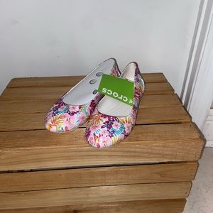 NWT crocs floral flats 8W